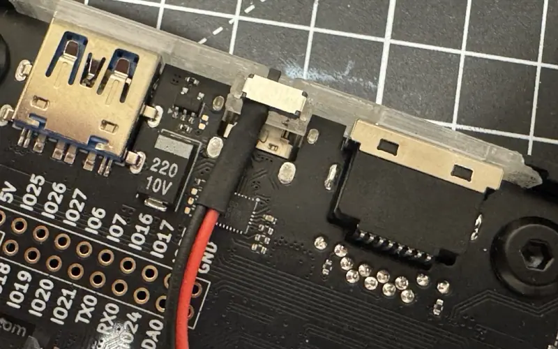 Preview image from ClockworkPi forum for “Reversible power switch on the HackerGadgets battery board”